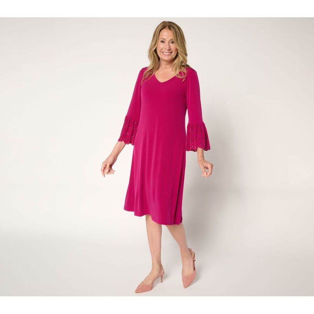 Wacoal Women's Dress Sz M Liquid Knit w Laser Cut Sleeve Detail Pink A700458